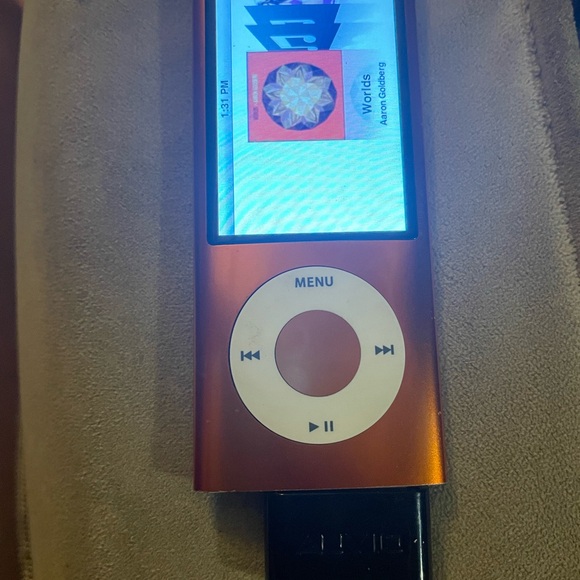 Apple iPod Nano in Bold Orange - Picture 2 of 3
